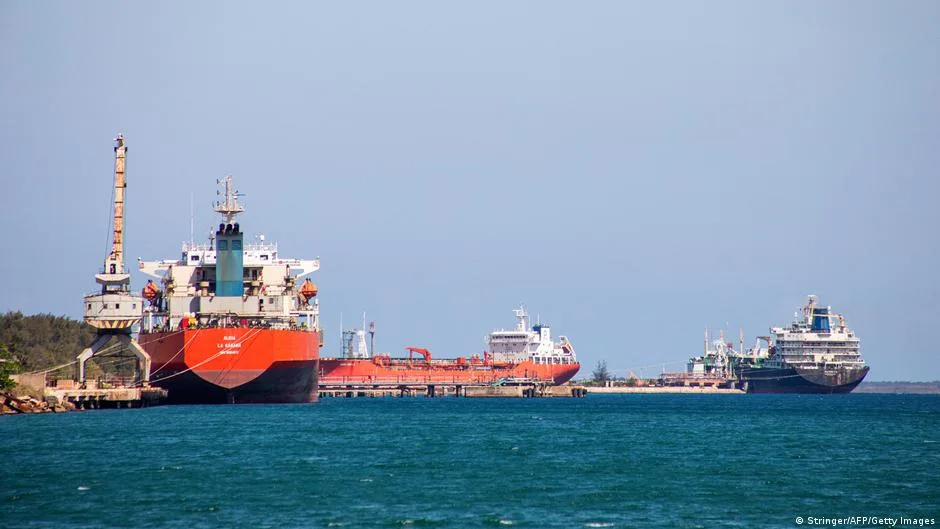 US Eases Venezuelan Oil Embargo on Cuba Amid Caribbean Humanitarian Concerns