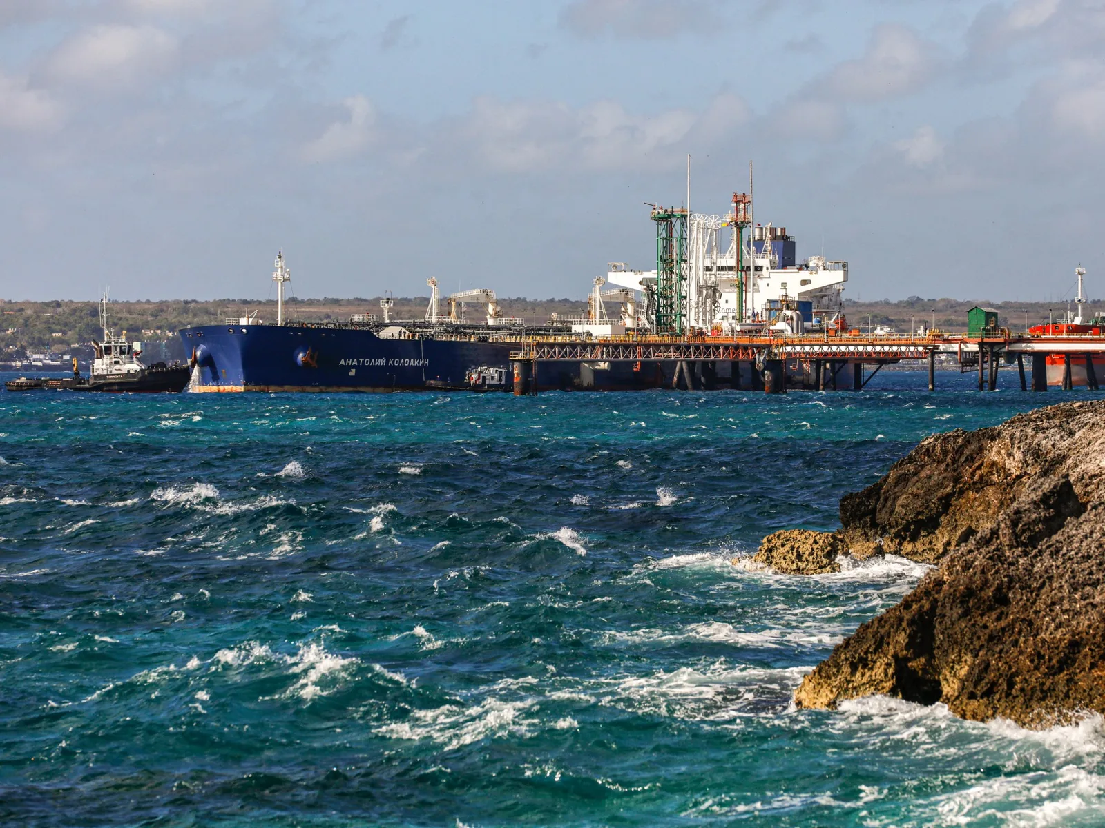 US Extends Russian Oil Sanctions Waiver; UK Eases Rules on Refined Fuels