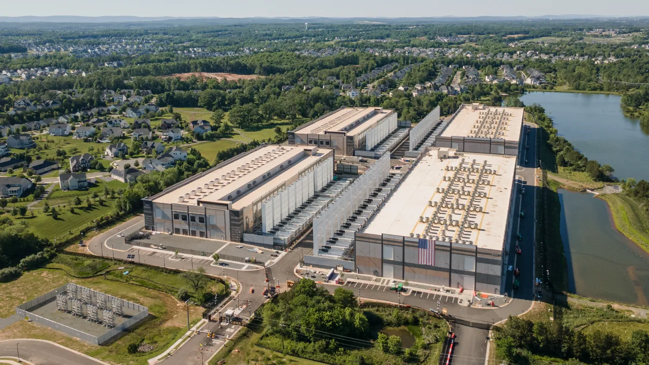 US Faces Data Center Moratoriums Amid Polarization Over AI Regulation and China Concerns