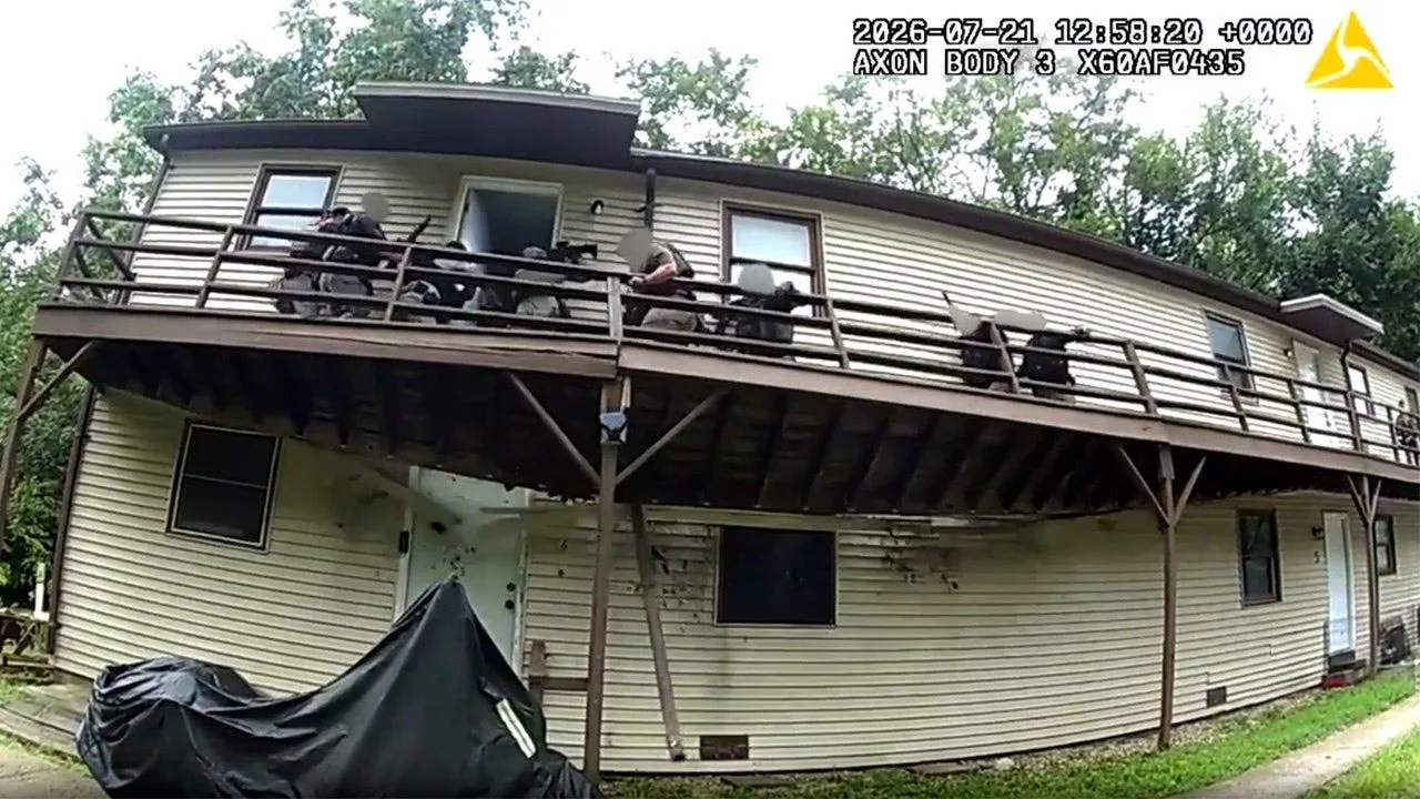 US Marshals Injured in Missouri Deck Collapse While Serving Arrest Warrant