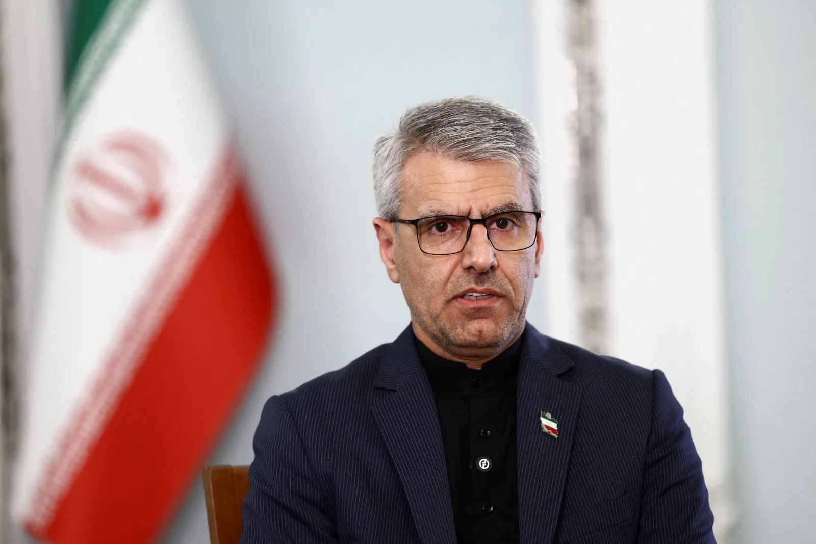 US Pauses Iran Strikes Amid Conflicting Reports on Negotiations