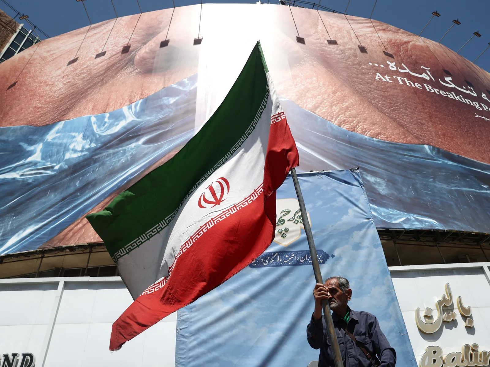 US Strikes Iranian Radar Sites After Downing Drones Near Strait of Hormuz