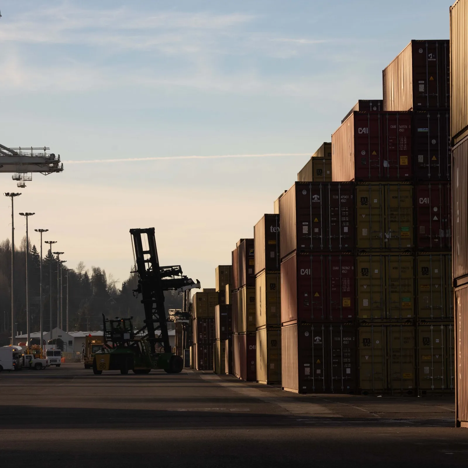 US Trade Deficit Narrows to $73.3 Billion in June as Imports Decline