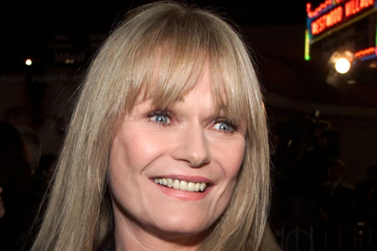 Valerie Perrine, Oscar-Nominated 'Lenny' and 'Superman' Actor, Dies at 82
