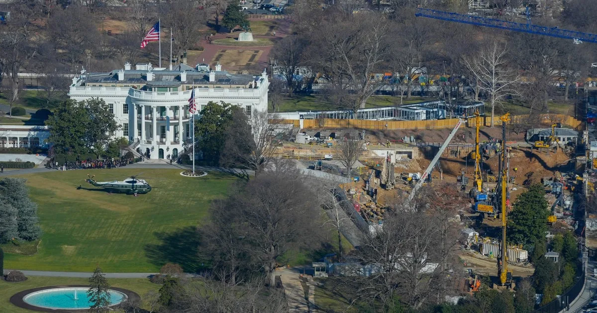 Vehicle Crashes Into Barricade Near White House, Secret Service Investigating
