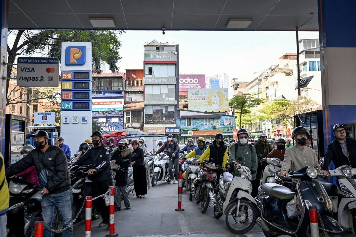 Vietnam Uses Fuel Fund to Stabilize Prices Amid Global Supply Concerns