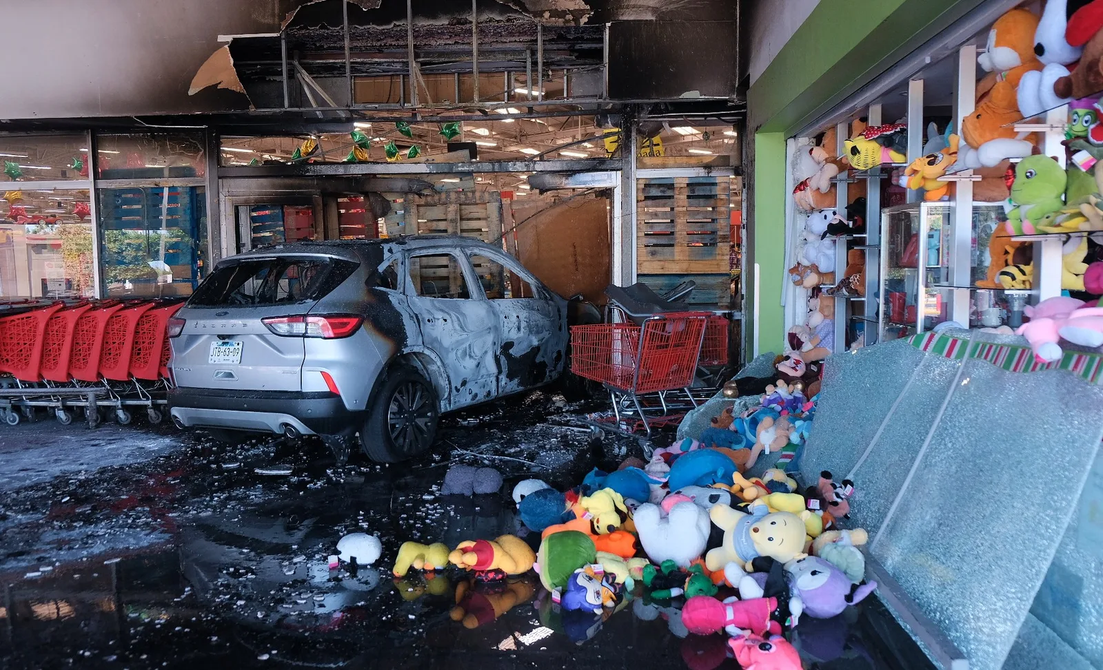 Authorities Respond to Violence in Guadalajara After Cartel Leader's Death