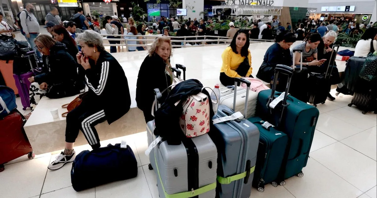 Violence Erupts in Mexico After Cartel Leader 'El Mencho' Killed by Security Forces