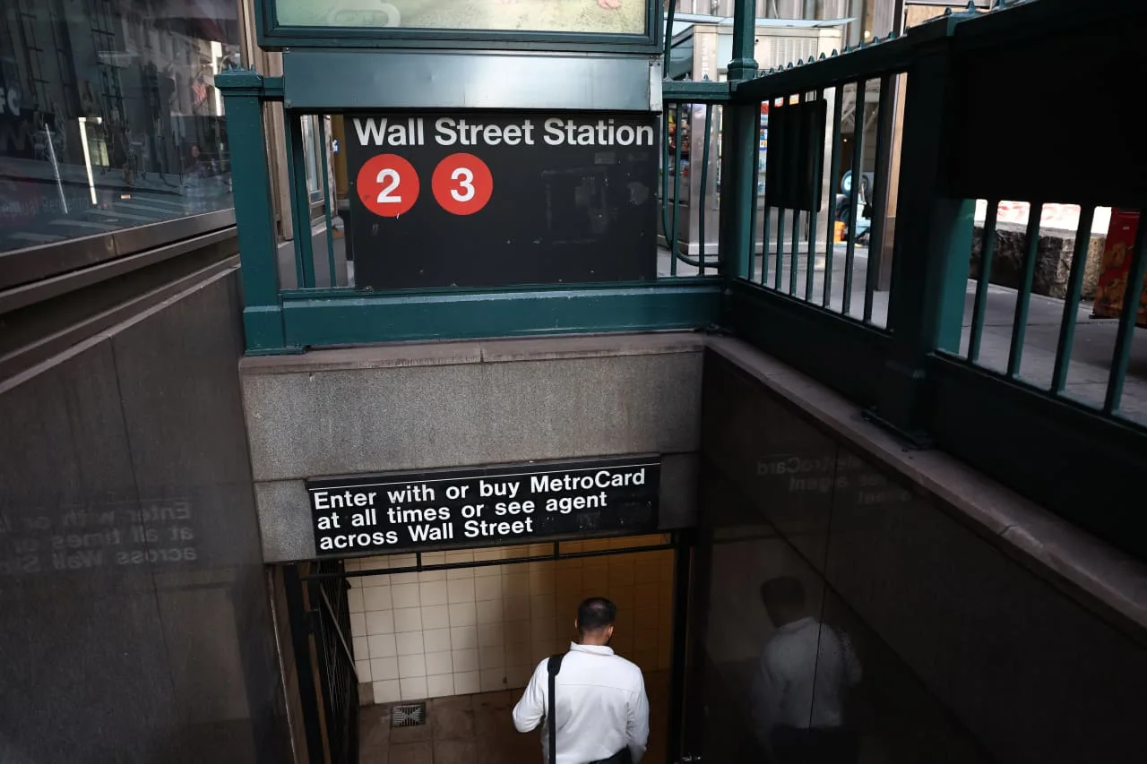 Wall Street Bonuses Rise, Averaging Triple Typical U.S. Household Income