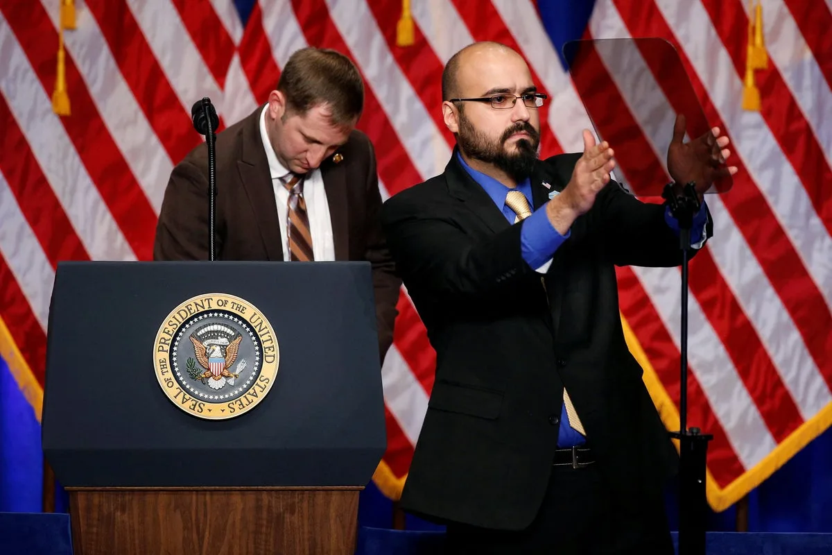 White House Teleprompter Operator Leaves Job After Alleged Trump Speech Betting