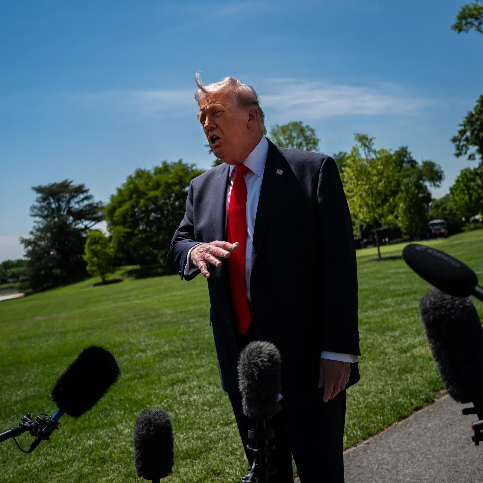 White House Weighs Federal Oversight of Artificial Intelligence Model Releases