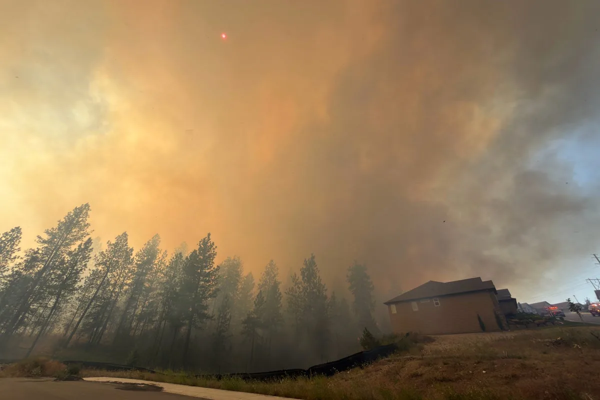 Wildfire in Eastern Washington Prompts Mass Evacuations and Home Destruction