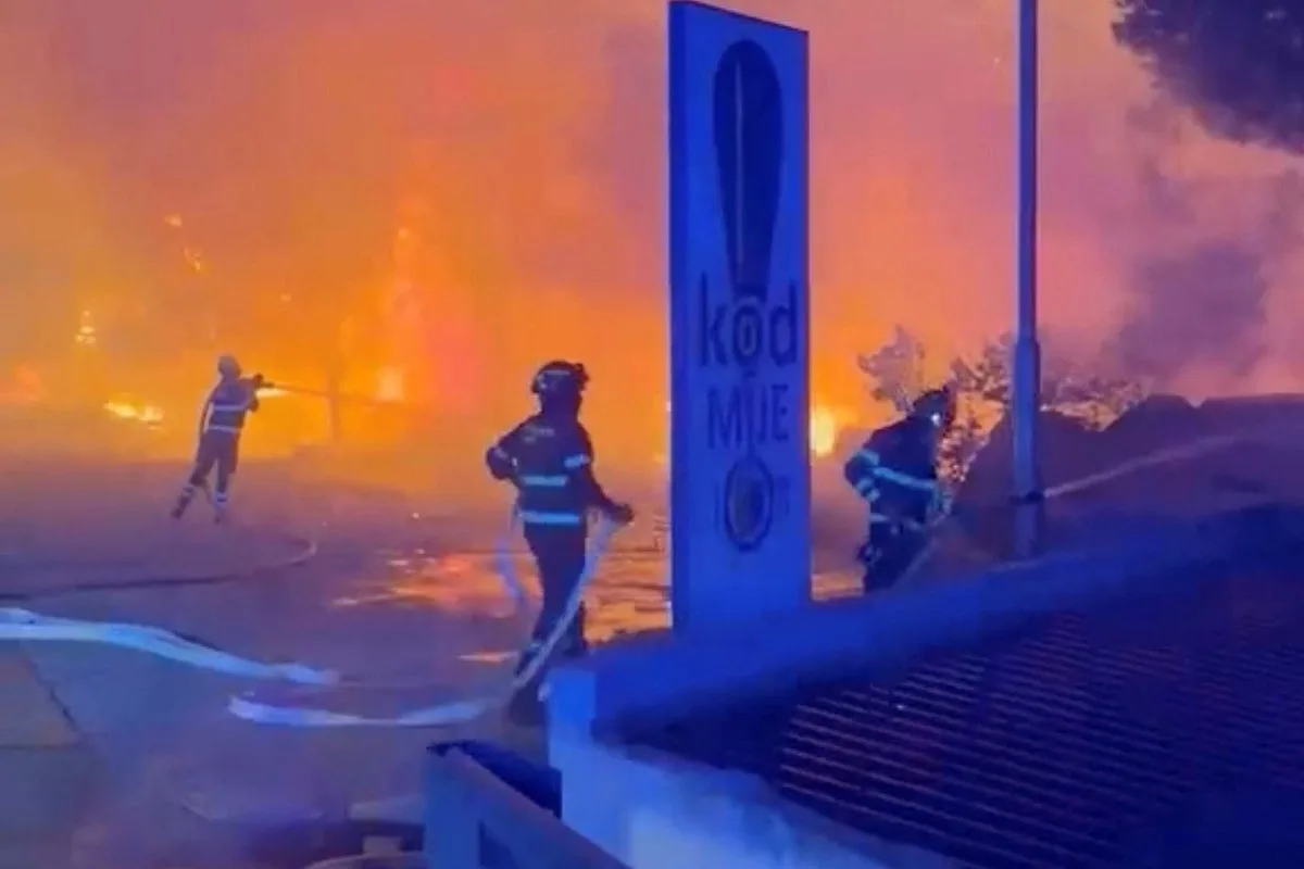 Wildfire Injures 19 and Forces Tourist Evacuations in Croatian Town