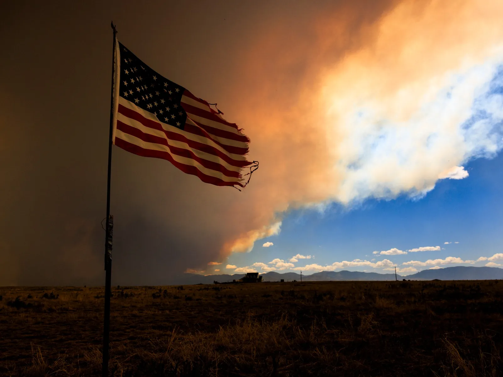 Wildfire Southwest of Denver Destroys Over 160 Structures and Forces Evacuations