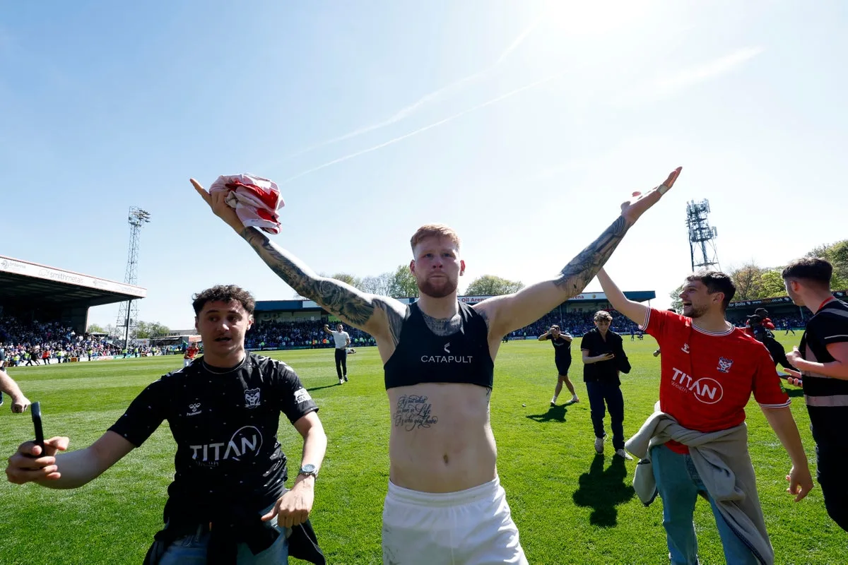 York Secures Promotion After Dramatic Stoppage-Time Equalizer Against Rochdale