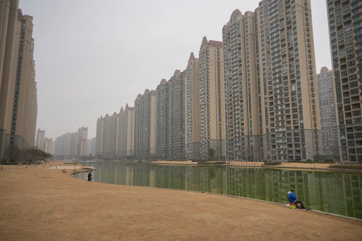 Young Chinese Professionals Buy Cheap Apartments Amid Economic Slowdown